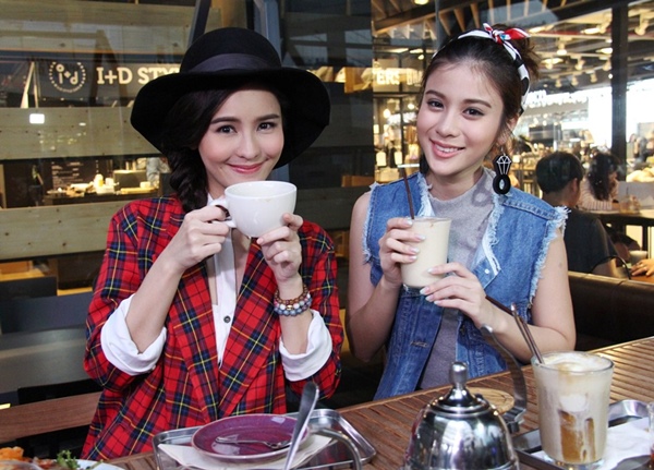 ออม-เก้า ชิลกลางกรุง ดื่มด่ำกาแฟสไตล์คนเมือง ใน Two piece Two please