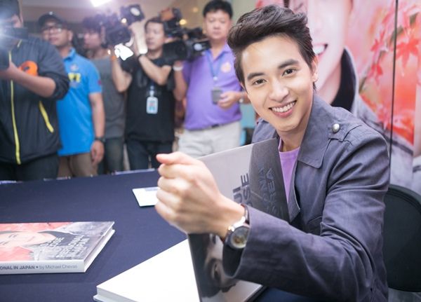 เจมส์จิ ชวนฟิน !!!  เปิดตัว PhotoBook เล่มที่ 2 พร้อมแจกลายเซ็นแฟนคลับแบบใกล้ชิด