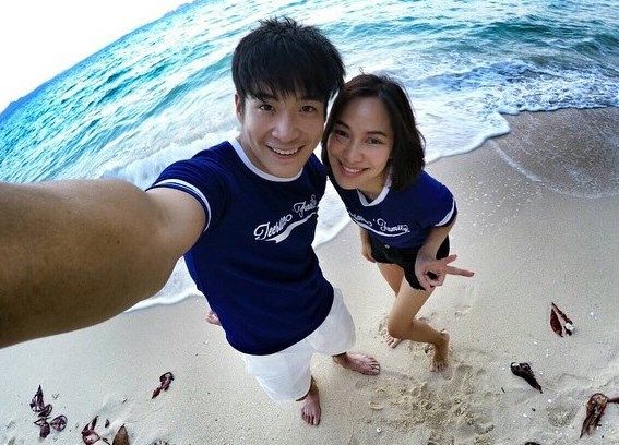 จอย อาเล็ก ควงคู่พาครอบครัวเที่ยวทะเลใต้ โพสภาพเอาใจแฟนคลับจิ้นกันให้สุด