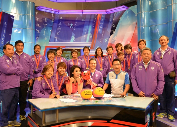 ช่อง 7 สี  เปิดใจนักโปโลน้ำหญิงทีมชาติไทย แชมป์ซีเกมส์ 2015 ใน เจาะสนาม@มิดไนท์