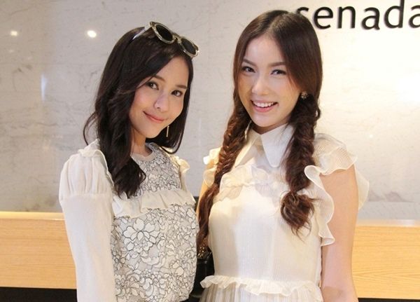 ออม-มุก เปลี่ยนลุค เป็นคุณหนูสุดหวานสไตล์วินเทจ