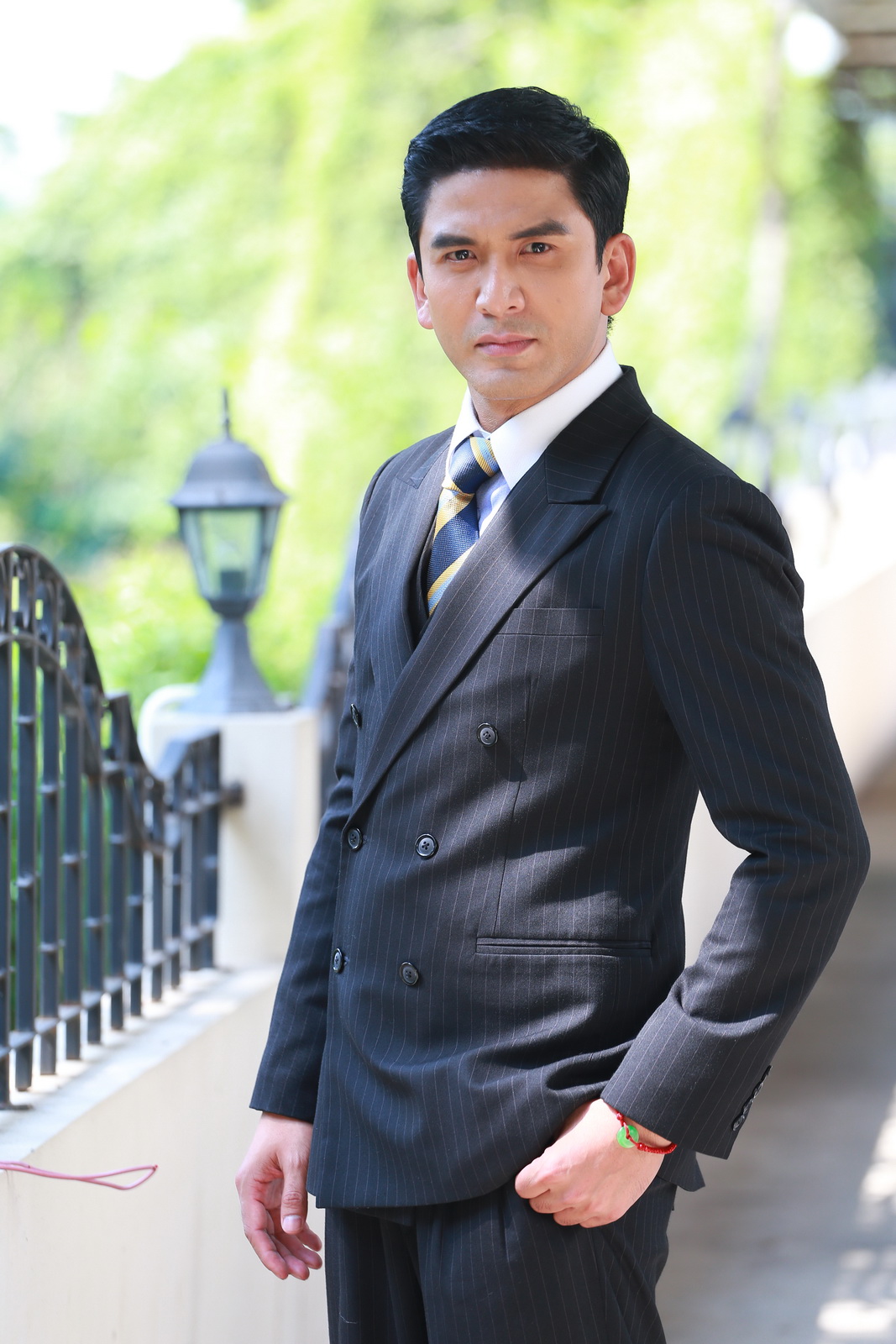 เรื่องย่อละคร ด้ายแดง