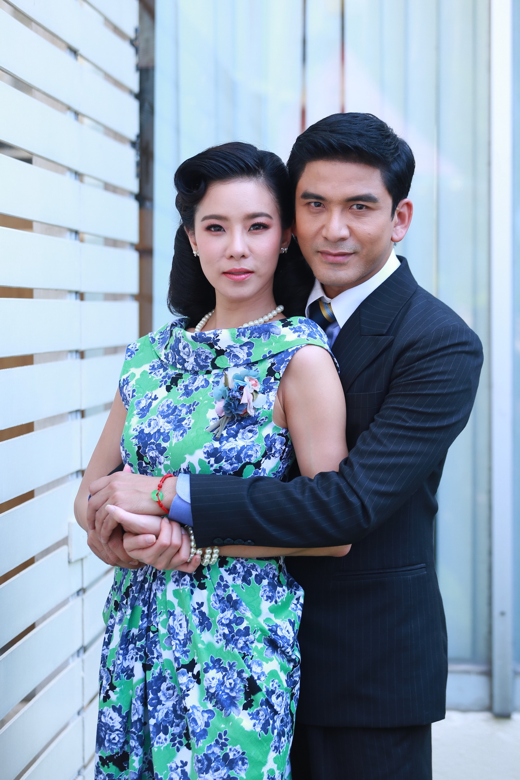 เรื่องย่อละคร ด้ายแดง