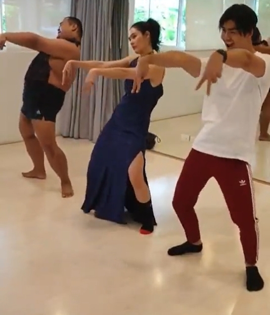 ชมพู่ อารยา โชว์เต้นเพลง ปูหนีบอีปิ