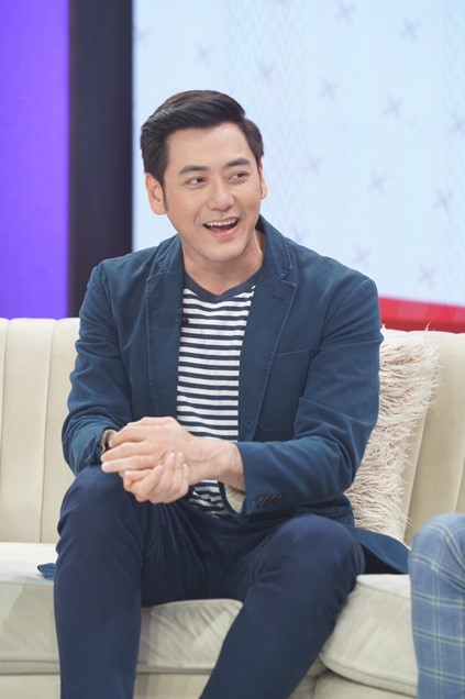 ละคร เพียงเธอ Only You 2568 แปดปีก่อน "ตะวัน" คือแสงสว่างเพียงหนึ่งเดียวที่ช่วยชีวิต "ไอร่า" ไว้จากเงามืด แต่เมื่อโชคชะตาเล่นตลกให้พวกเธอกลับมาพบกันอีกครั้งในฐานะนักร้องซุปตาร์ผู้กำลังถูกปองร้ายกับอดีตคนรักที่ผันตัวมาเป็นบอดี้การ์ด เปลวไฟในอดีตเริ่มปะทุขึ้นอีกครั้ง ท่ามกลางอันตรายที่คืบคลานเข้ามาพร้อมกับความลับที่ถูกเก็บซ่อนไว้ในวันวาน ความรักของพวกเธอจะเป็นเหมือนบทเพลงที่ไพเราะหรือเป็นเพียงบทสรุปของโศกนาฏกรรมที่ไม่อาจหลีกเลี่ยง? 15 e33223b0 1da7 11eb b6b7 eb068f70e05b original