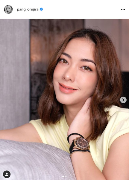 ละคร ทายาทหมายเลข 1 2568 ในโลกธุรกิจที่อำนาจคือสิ่งสูงสุด การจากไปของ ธารา รพีธาดา ผู้เป็นดั่งเสาหลักของอาณาจักรค้าปลีกสยามรพี ไม่ได้นำมาซึ่งความอาลัย หากแต่เป็นเสียงสัญญาณแห่งสงครามชิงบัลลังก์ เมื่อโชคชะตาเล่นตลกกับอุบัติเหตุเครื่องบินตก ลูกชายอย่าง นที ต้องลุกขึ้นสวมเกราะเหล็กเพื่อปกป้องมรดกที่กำลังจะพังทลายลงด้วยน้ำมือของคนในครอบครัว การทรยศของญาติสนิทอย่าง พศิน และ จารึก เป็นเพียงจุดเริ่มต้นของเกมอำนาจที่ไร้ซึ่งความเมตตา ท่ามกลางสมรภูมิที่ศัตรูภายนอกรุมล้อม ความลับดำมืดและความแค้นในอดีตกำลังจะถูกเปิดโปงออกมาพร้อมกับชัยชนะของผู้ที่แข็งแกร่งที่สุดเท่านั้น 12 69063580 ccdf 11eb 952e 8703c29a4e8e original