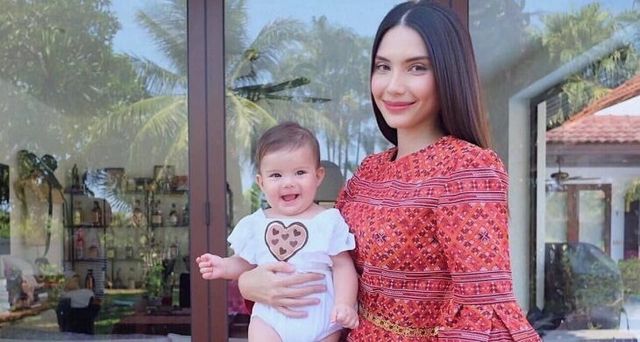 ซาร่า บอก น้องเอมมิลี่ ลูกสาวงานรีวิวแน่น แต่การถ่ายภาพลูกน้อยไม่ใช่เรื่องง่าย