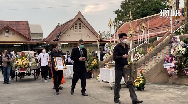พิธีฌาปนกิจ 'ไมเคิล พูพาร์ต' อดีตพระเอกดัง โอลิเวอร์กล่าวไว้อาลัยครั้งสุดท้าย
