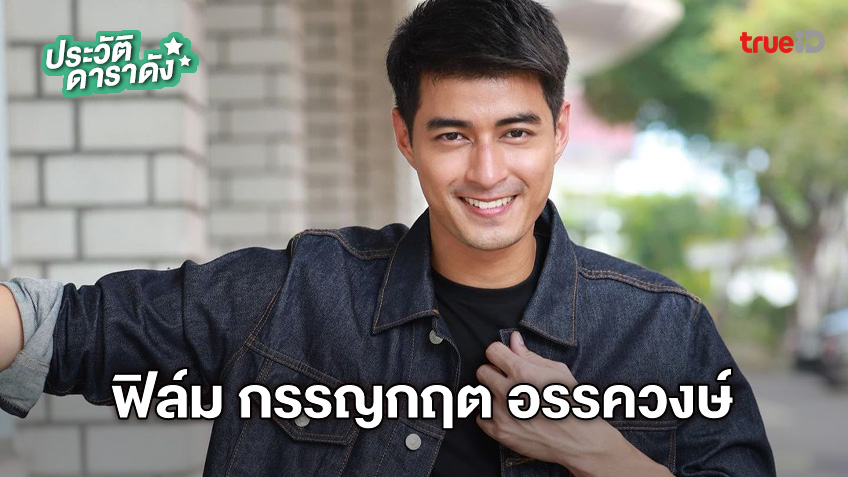 ละคร พริกกับเกลือ 2564 จะมีอะไรเจ็บปวดไปกว่าการถูกคนรักทิ้ง… นอกเสียจากเธอทิ้งเราไปเพื่อเป็น 'แม่เลี้ยง' ของเราเอง! ดิ่ง หอบหัวใจที่แตกสลายกลับมาเมืองไทยเพื่อหนีจากฝันร้าย แต่โชคชะตากลับเล่นตลกส่ง จี๊ด คุณหนูอารมณ์ร้ายเข้ามาพังชีวิตเขาซ้ำสอง ท่ามกลางเกมธุรกิจที่ร้อนระอุและการหักหลังที่ซ่อนอยู่ภายใต้หน้ากากคนใกล้ตัว เมื่ออดีตที่อยากลืมกลับตามมาหลอกหลอน และรักครั้งใหม่ดันก่อตัวขึ้นท่ามกลางศัตรู เขาจะเลือกทางไหน… ระหว่างการแก้แค้นที่รอคอย หรือความรักครั้งใหม่ที่อาจเป็นเพียงภาพลวงตา 3 aeb1ad10 4b75 11ed b38d 89936cad1bb5 webp original