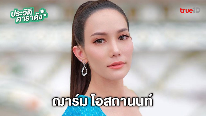 ซีรีส์ ปิ่นภักดิ์ The Loyal Pin 2567 ใต้ร่มเงาของวังวนแห่งราชสกุล ความผูกพันของ หม่อมเจ้าหญิงอนิลภัทร และ หม่อมราชวงศ์ปิลันธิตา นั้นลึกซึ้งเกินกว่าจะนิยามด้วยคำว่า 'ญาติ' หรือ 'สหายวัยเยาว์' การจากลาเพื่อไปศึกษาต่อที่อังกฤษได้จุดประกายความรู้สึกบางอย่างในพระทัยของท่านหญิงอนิลภัทรให้ชัดเจน เมื่อเธอกลับมา…จึงตระหนักว่าความรักที่ซ่อนเร้นมานานได้เบ่งบานเต็มที่ ทว่า…ดอกรักนี้กลับผลิบานในฤดูกาลที่ไม่เหมาะสม เพราะหม่อมราชวงศ์ปิลันธิตาถูกผูกมัดด้วยพันธสัญญาแห่งการหมั้นหมายกับ คุณชายเกื้อเกียรติ ตำแหน่ง ฐานันดร และขนบสังคมที่เคร่งครัด ได้กลายเป็นกำแพงสูงเสียดฟ้าที่ขวางกั้นสองดวงใจ 6 69896910 7d1d 11ed 8a7c 1f631f2d2577 webp original