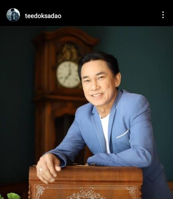 ละคร ศักดินาวิทยาลัย The school 2569 "ภายใต้รั้วสีทองของ 'สยามกาญจนา' สถานที่ที่ความรวยคือใบเบิกทางสู่สวรรค์ แต่สำหรับเด็กทุนมันคือประตูนรกที่เปิดรอรับหยาดเหงื่อและน้ำตา ทว่าความเน่าเฟะกลับถูกขุดคุ้ยขึ้นเมื่อกลิ่นคาวเลือดคละคลุ้งไปทั่วรั้วโรงเรียน… 'กันต์ธี' ตกเป็นแพะรับบาปในคดีฆาตกรรมที่เขาไม่ได้ก่อ ท่ามกลางเกมอำนาจของเหล่าทายาทตระกูลใหญ่ทั้งสี่ เมื่อความยุติธรรมถูกบิดเบือนด้วยเงินตรา ทนายสาวอย่าง 'ศศิวิมล' จึงต้องก้าวเข้ามาสืบหาความจริงที่ถูกซ่อนไว้ใต้พรมหรูหรา แม้ต้องประกาศศึกกับ 'ผอ.ศีตรา' ผู้กุมบังเหียนแห่งอำนาจที่พร้อมจะทำลายทุกคนเพื่อรักษาเกียรติยศเอาไว้" 19 777bf6a0 a856 11ed 84b7 c34e6a9cb6b3 webp original