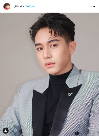 ละคร พริกกับเกลือ 2564 จะมีอะไรเจ็บปวดไปกว่าการถูกคนรักทิ้ง… นอกเสียจากเธอทิ้งเราไปเพื่อเป็น 'แม่เลี้ยง' ของเราเอง! ดิ่ง หอบหัวใจที่แตกสลายกลับมาเมืองไทยเพื่อหนีจากฝันร้าย แต่โชคชะตากลับเล่นตลกส่ง จี๊ด คุณหนูอารมณ์ร้ายเข้ามาพังชีวิตเขาซ้ำสอง ท่ามกลางเกมธุรกิจที่ร้อนระอุและการหักหลังที่ซ่อนอยู่ภายใต้หน้ากากคนใกล้ตัว เมื่ออดีตที่อยากลืมกลับตามมาหลอกหลอน และรักครั้งใหม่ดันก่อตัวขึ้นท่ามกลางศัตรู เขาจะเลือกทางไหน… ระหว่างการแก้แค้นที่รอคอย หรือความรักครั้งใหม่ที่อาจเป็นเพียงภาพลวงตา 6 cbcda060 d8e3 11ed 8ac5 fdd45322375f webp original