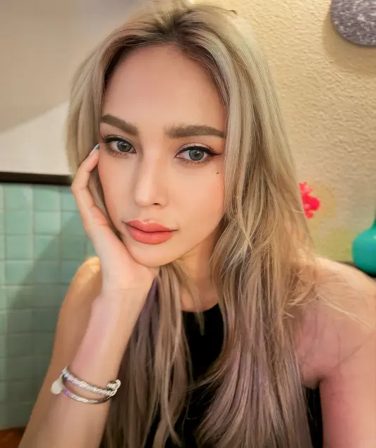 อุ้ม ลักขณา