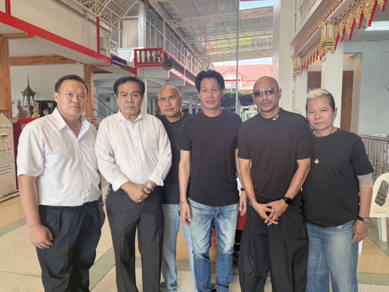 .“เหยิน สกอร์เปี้ยน” พร้อมทีมตลก เล่าก่อนหน้า “เหน่ง เหม่งจ๋าย” เสีย อีกฝ่ายโทรมาขอลางาน.