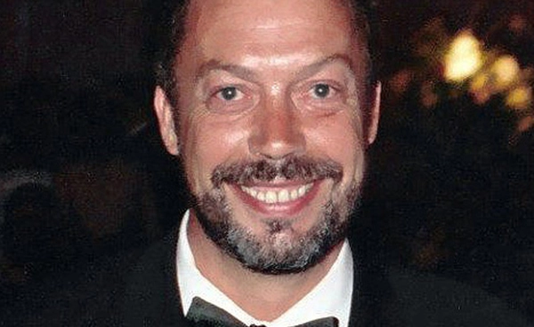 เปิดสาเหตุการเสียชีวิตของ Tim Curry อะไรคร่าชีวิตนักแสดงระดับตำนานคนนี้?