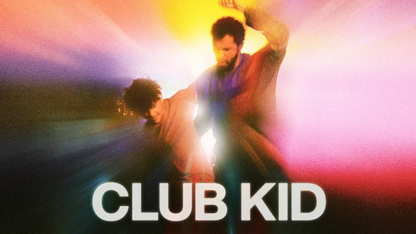 映画『Club Kid』のタイトルと、踊る二人の男性を写したビジュアル。