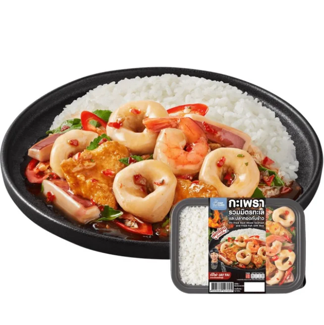 กะเพรารวมมิตรทะเลและปลาทอดกับข้าว (ตรา เชฟแคร์ส)