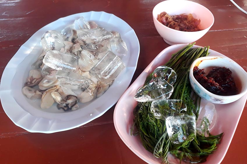 ร้านเจ๊ยินดี หาดแม่รำพึง ร้านอาหารทะเล ระยอง ร้านอาหารริมทะเล