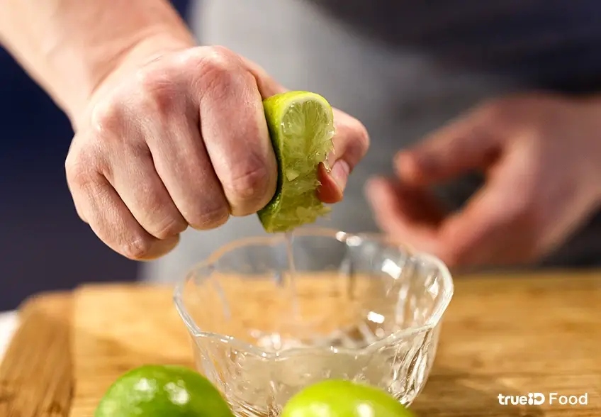 ประโยชน์ของ เปลือกมะนาว ทำอะไรได้บ้าง บีบน้ำมะนาว อย่าเพิ่งทิ้ง