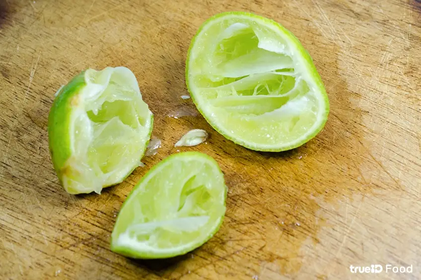 ประโยชน์ของ เปลือกมะนาว ทำอะไรได้บ้าง บีบน้ำมะนาว อย่าเพิ่งทิ้ง