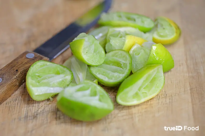 ประโยชน์ของ เปลือกมะนาว ทำอะไรได้บ้าง บีบน้ำมะนาว อย่าเพิ่งทิ้ง