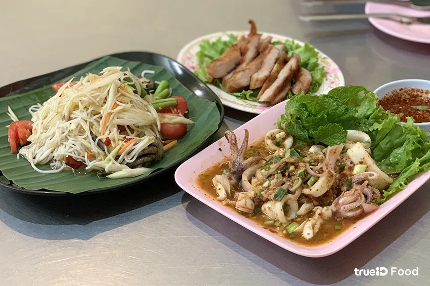 ส้มตำเจ๊อ้อย โต๊ะแดง ร้านส้มตำบรรทัดทอง