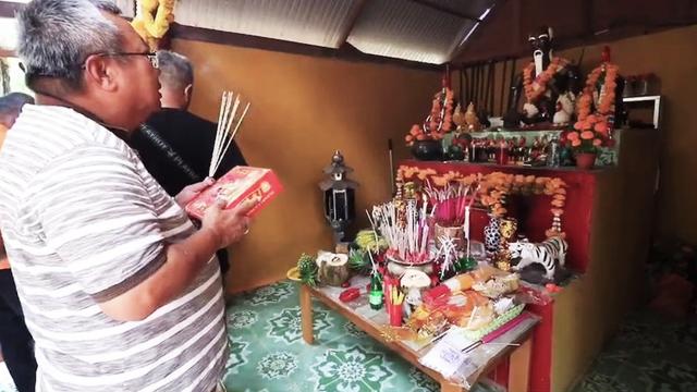 นักท่องเที่ยวมาเลย์ แห่ขอโชค เลขเด็ด "ทวดบูเกี๊ยะ" กลางทะเลสาบบาลาฮาลา