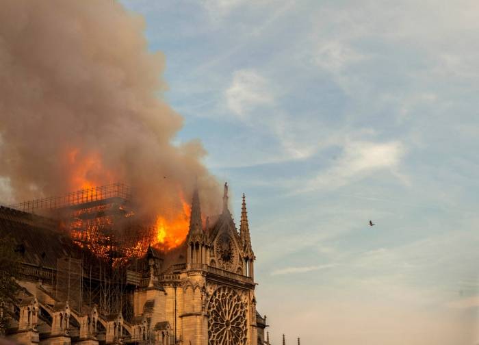 Notre-Dame On Fire ภารกิจกล้า ฝ่าไฟนอเทรอดาม