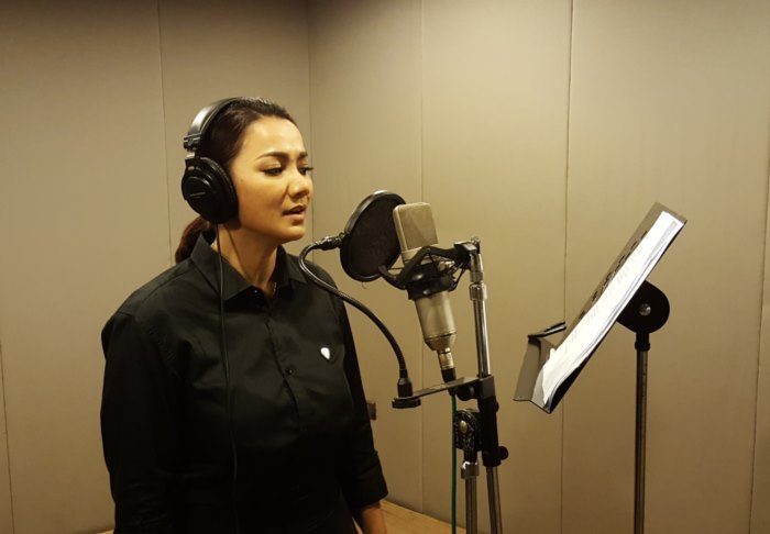 บิว กัลยาณี อาร์สยาม สะอื้นไห้ ในห้องอัด บทเพลง รักพ่อ...ไม่มีวันพอเพียง