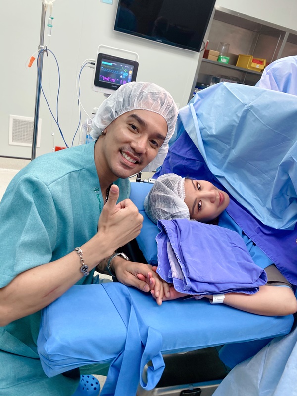 9 เดือนที่รอคอย! ใบเตย อาร์สยาม คลอดแล้ว น้องเวทมนต์ ลูกสาวคนสวย พ่อแมน แม่ใบเตย