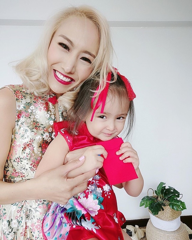 เปิดชีวิต เด็บบี้ บาซู ตัวแม่สายแดนซ์แห่งยุค 90  กับบทบาทการเป็นคุณแม่ลูกหนึ่งหุ่นแซ่บ