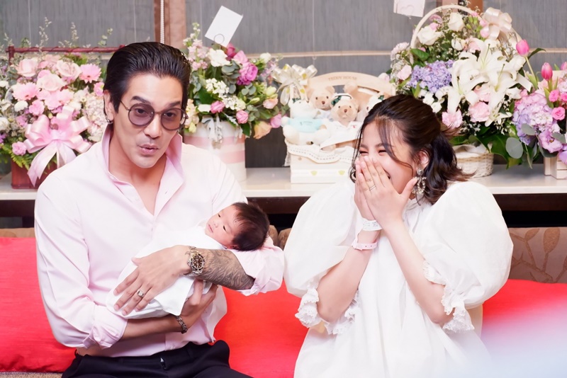 คุณพ่อสายมู! ดีเจแมน ควง ใบเตย อาร์สยาม เปิดตัวลูกสาว น้องเวทย์มน ครั้งแรก (มีคลิป)