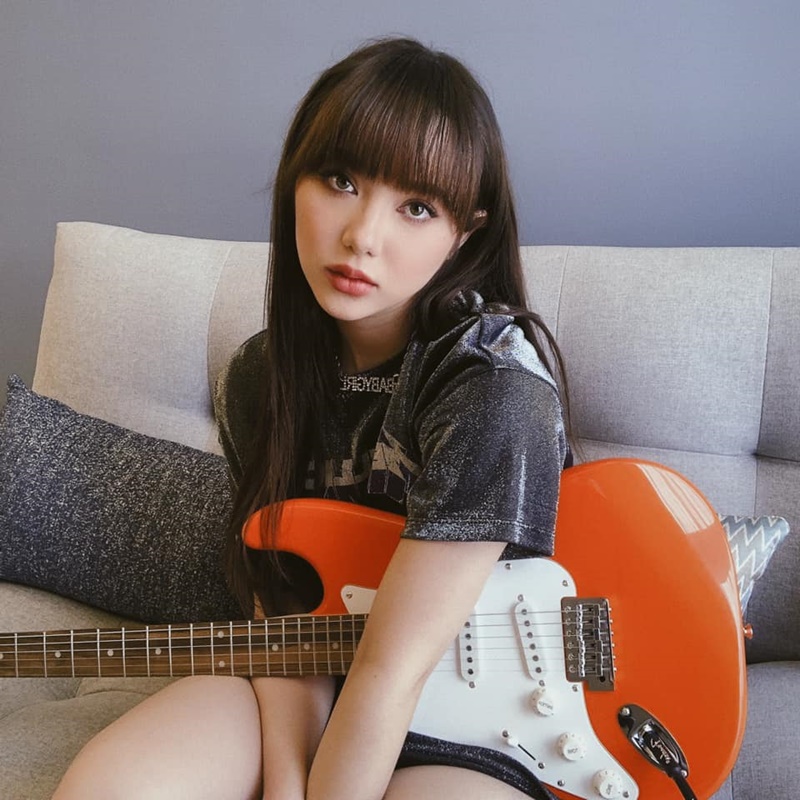 พลอยชมพู Jannine Weigel