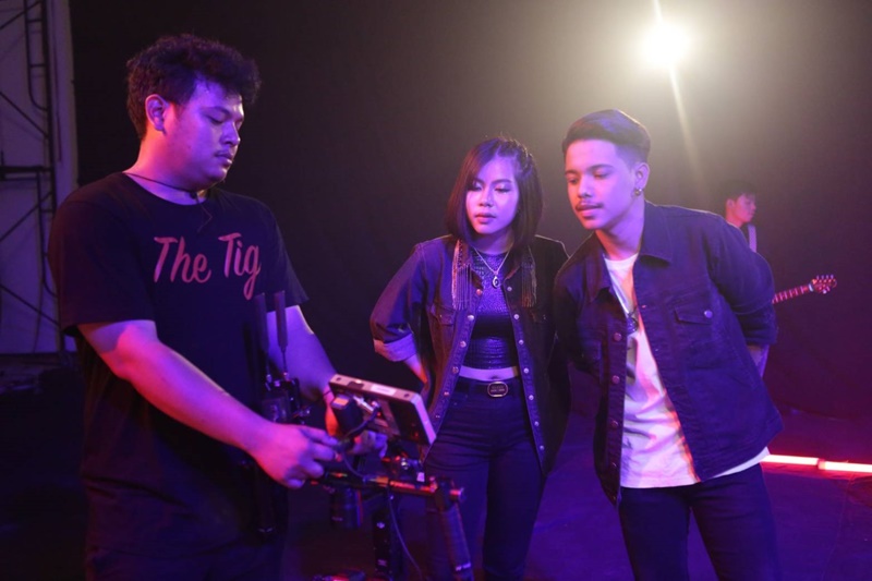 หนุ่มใต้ สาวอีสาน! บ่าว​ THE​ TIG​ x​ กระต่าย​ พรรณนิภา ร็อค มัน ม่วน ถ่าย MV หม่องเก่า