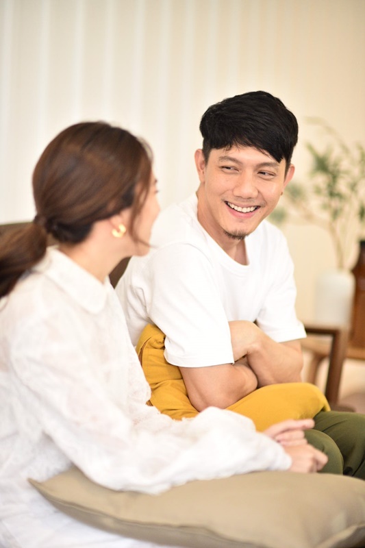 น่ารักมากมาย! ปั๊บ โปเตโต้ จูงมือ ใบเตย แถลงข่าวอัปเดทเรื่องงานเเต่งงาน