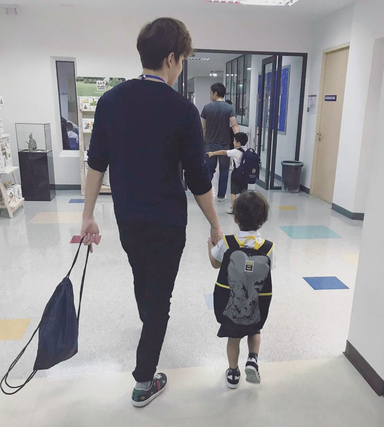 จะถอนคำร้องสิทธิ์เลี้ยงดู! ไมค์ พิรัชต์ โพสต์สงสารลูก ขอเก็บเงินเข้าบัญชีของลูก
