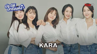 Эротикалық қыз және раушан гүлдері