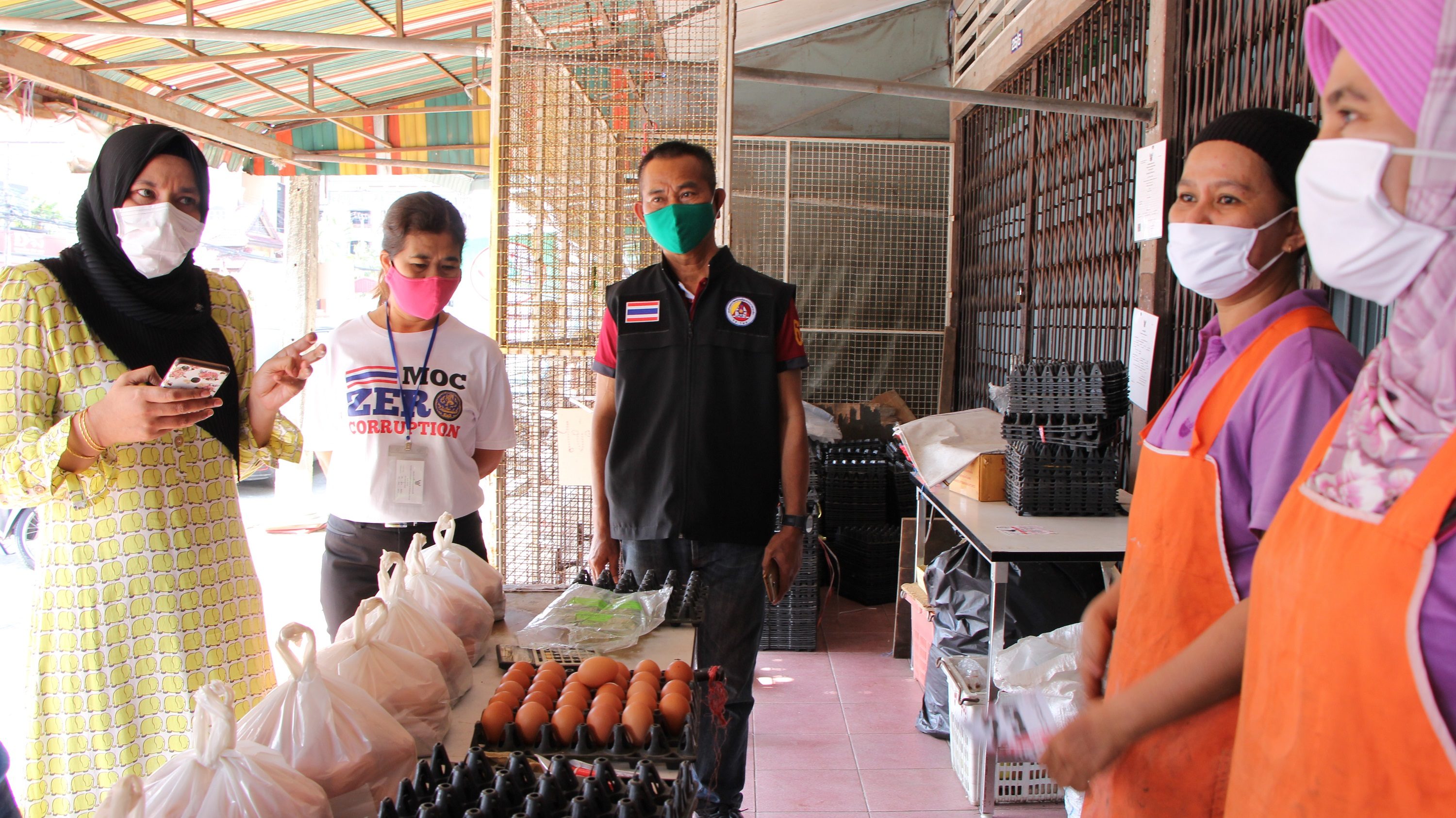 พาณิชย์ จ.นราธิวาส รุดตรวจสอบ 'ร้านขายไข่' หลังประชาชนร้องเรียน