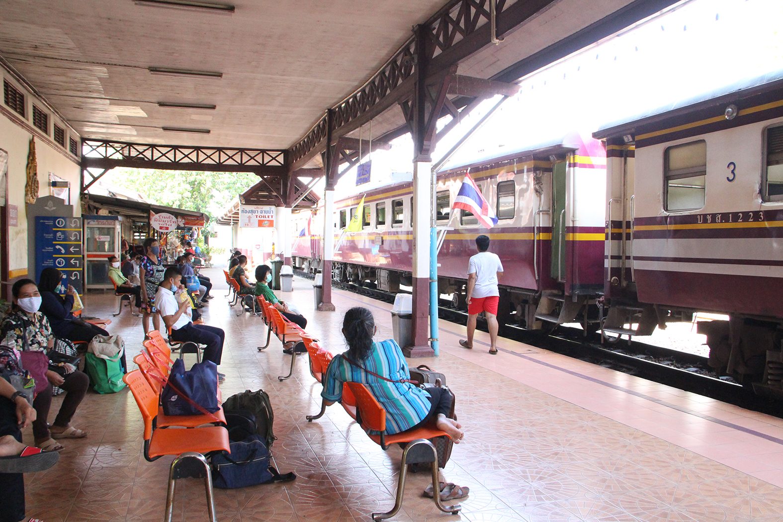 พิษโควิด-19 'รถไฟสายใต้' เตรียมหยุดเดินรถ 1 เม.ย. นี้