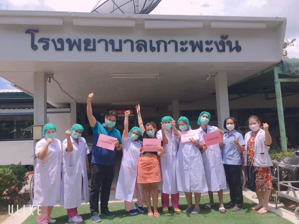 'รพ.เกาะพะงัน' เผย รักษาแอร์โฮสเตสสาวติดโควิด-19 หายแล้ว อนุญาตให้กลับบ้านได้
