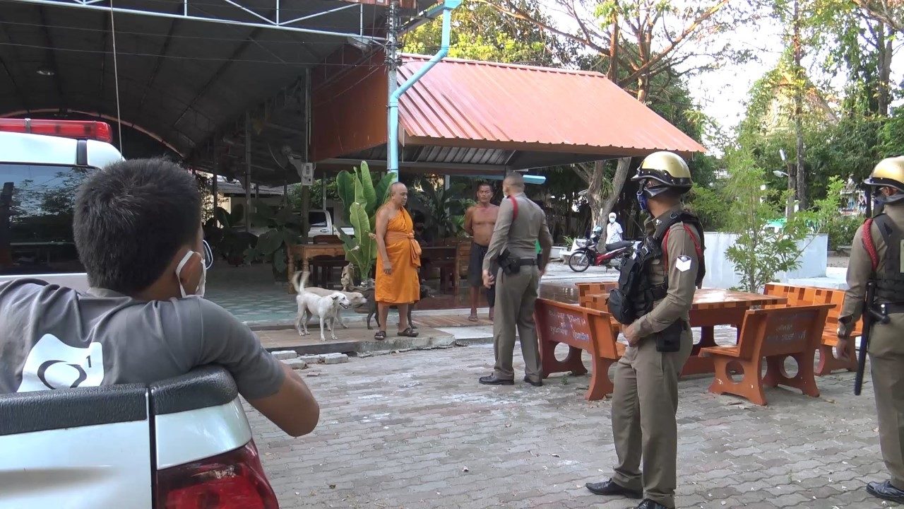 เจ้าอาวาส สงสัย หนุ่มเร่ร่อน นอนศาลาวัด มีอาการไอตลอดเวลา แจ้ง ตร.ตรวจสอบ