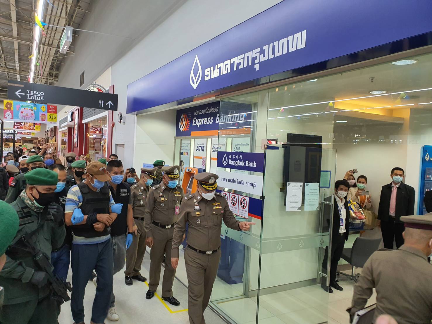 รวบแล้วโจรชิงเงินธนาคารในห้างโลตัส สารภาพจะนำเงินไปใช้หนี้