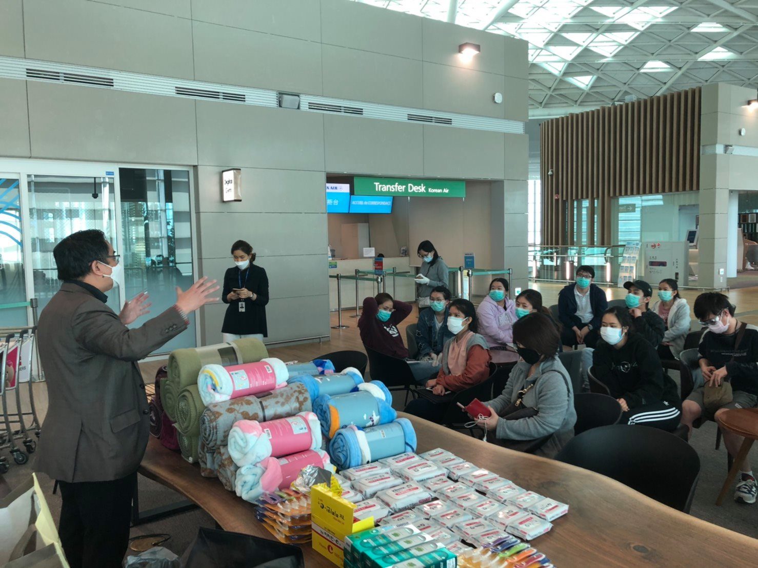 สถานเอกอัครราชทูต ณ กรุงโซลให้ความช่วยเหลือคนไทยที่สนามบินอินชอน