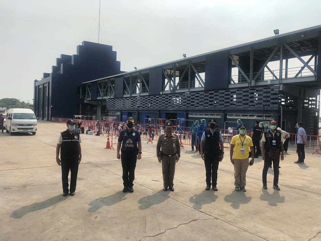 ศูนย์โควิด-19 รับ "ชาวบุรีรัมย์" 14 คน กลับจากกัมพูชากักตัวที่สนามแข่งรถ