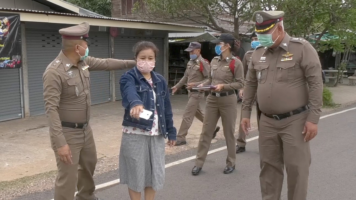 สาวใหญ่ช้ำ! โจรในคราบพลเมืองดี อาสาพาไปรับ หน้ากากอนามัย ฉกจยย.เผ่น