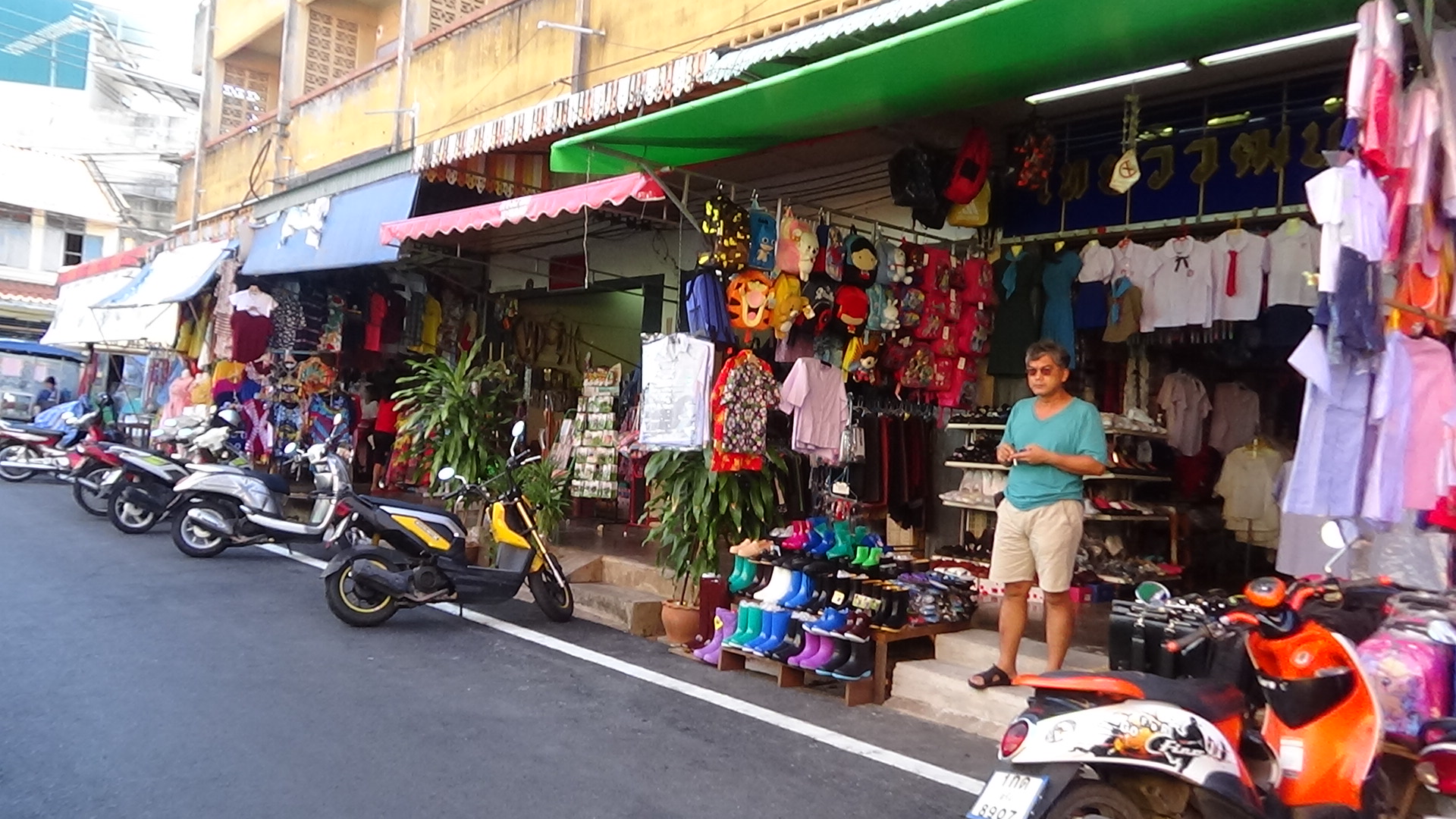 ตรัง ร้านค้าและประชาชนร่วมมือรัฐบาลงดเล่นสงกรานต์
