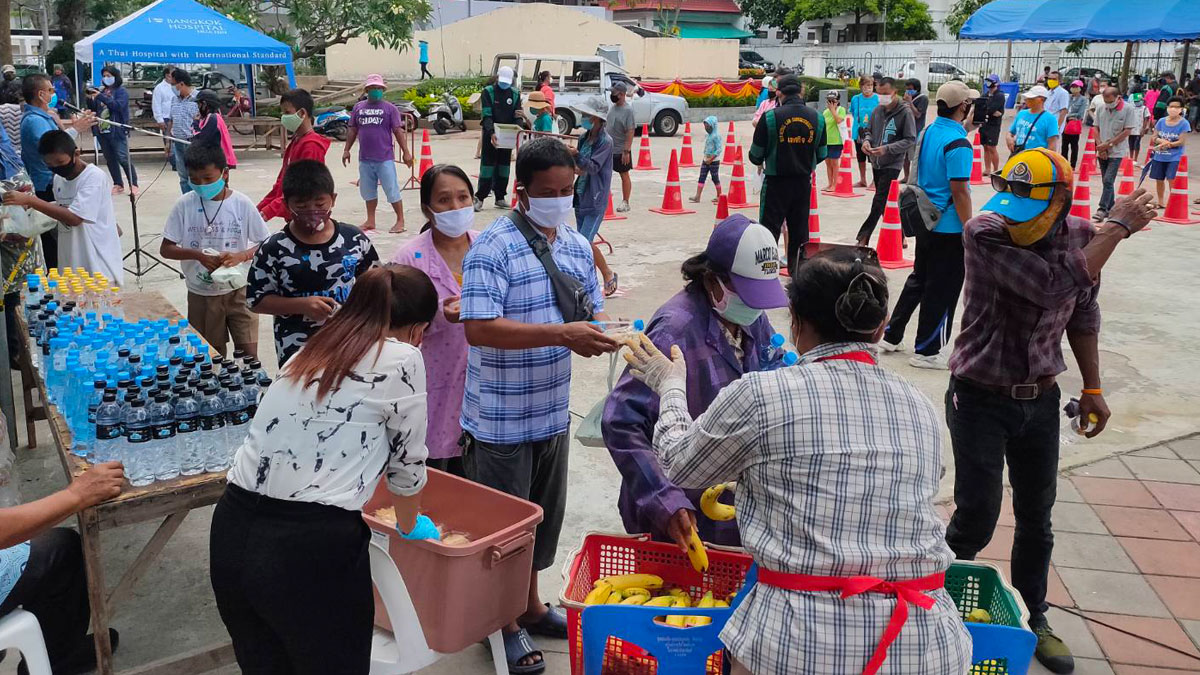 หัวหินแจกข้าววันละ 500 กล่องทุกวันจนหมดวิกฤตโควิด