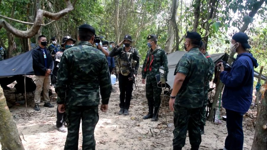 รองแม่ทัพภาค​ 4  กดดันช่องทางธรรมชาติ จนรวบคนไทย​ 130  คนเข้าเมืองผิดกฏหมาย