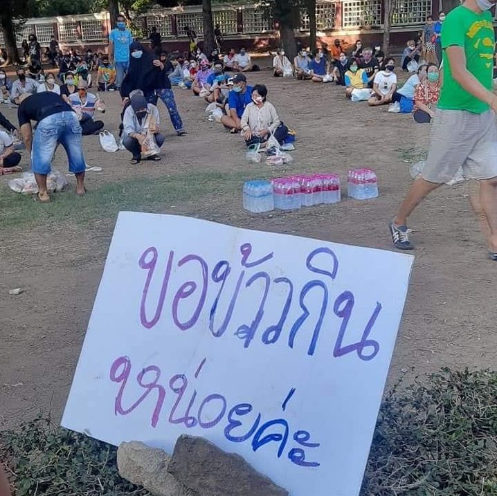 สลด! ผู้ด้อยโอกาส-คนไร้บ้าน ยกป้ายขอข้าวกินในสวนลุม วอนรัฐลงมาช่วยดูแล-ส่งกลับภูมิลำเนา