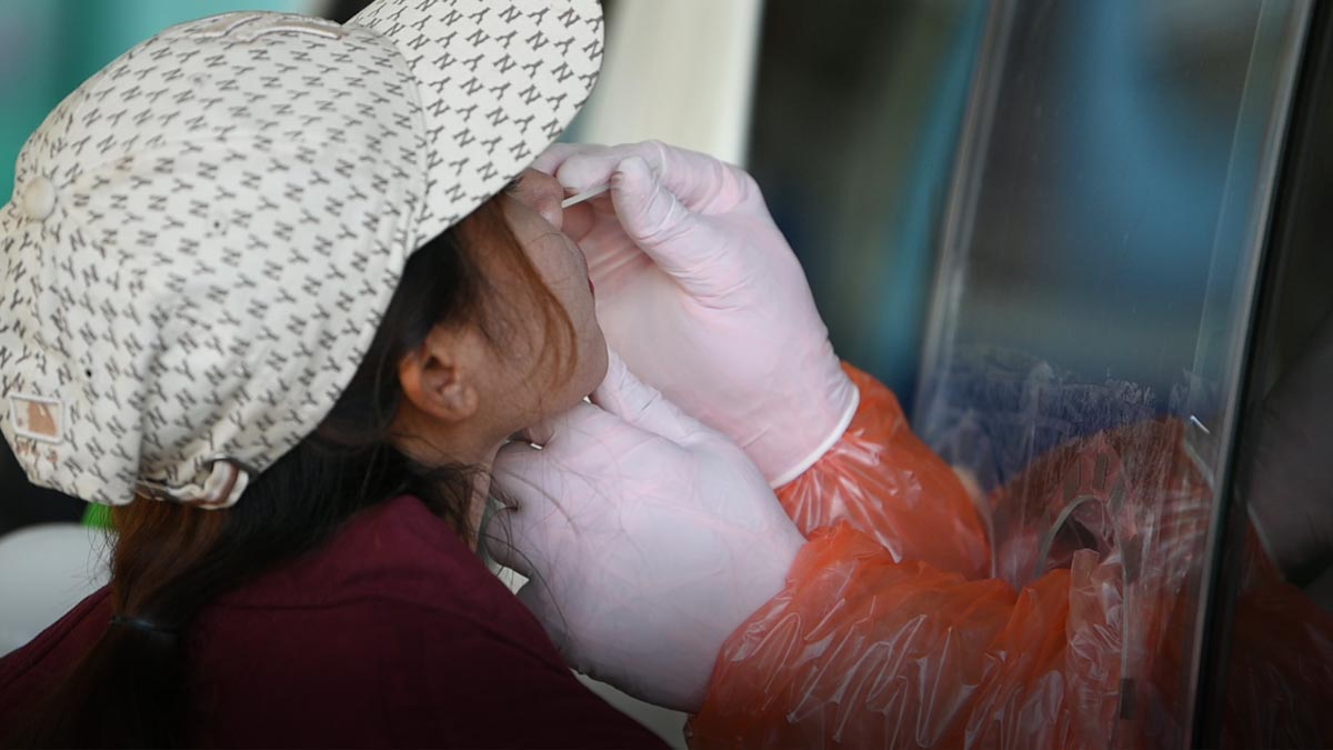 เปิดเกณฑ์ใหม่ ตรวจโควิด แค่มีไข้ หรือ 1 ใน 5 อาการนี้ ขอรับการตรวจได้เลย